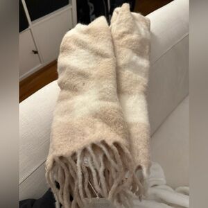 Sezane Cozy Cream and Tan Scarf